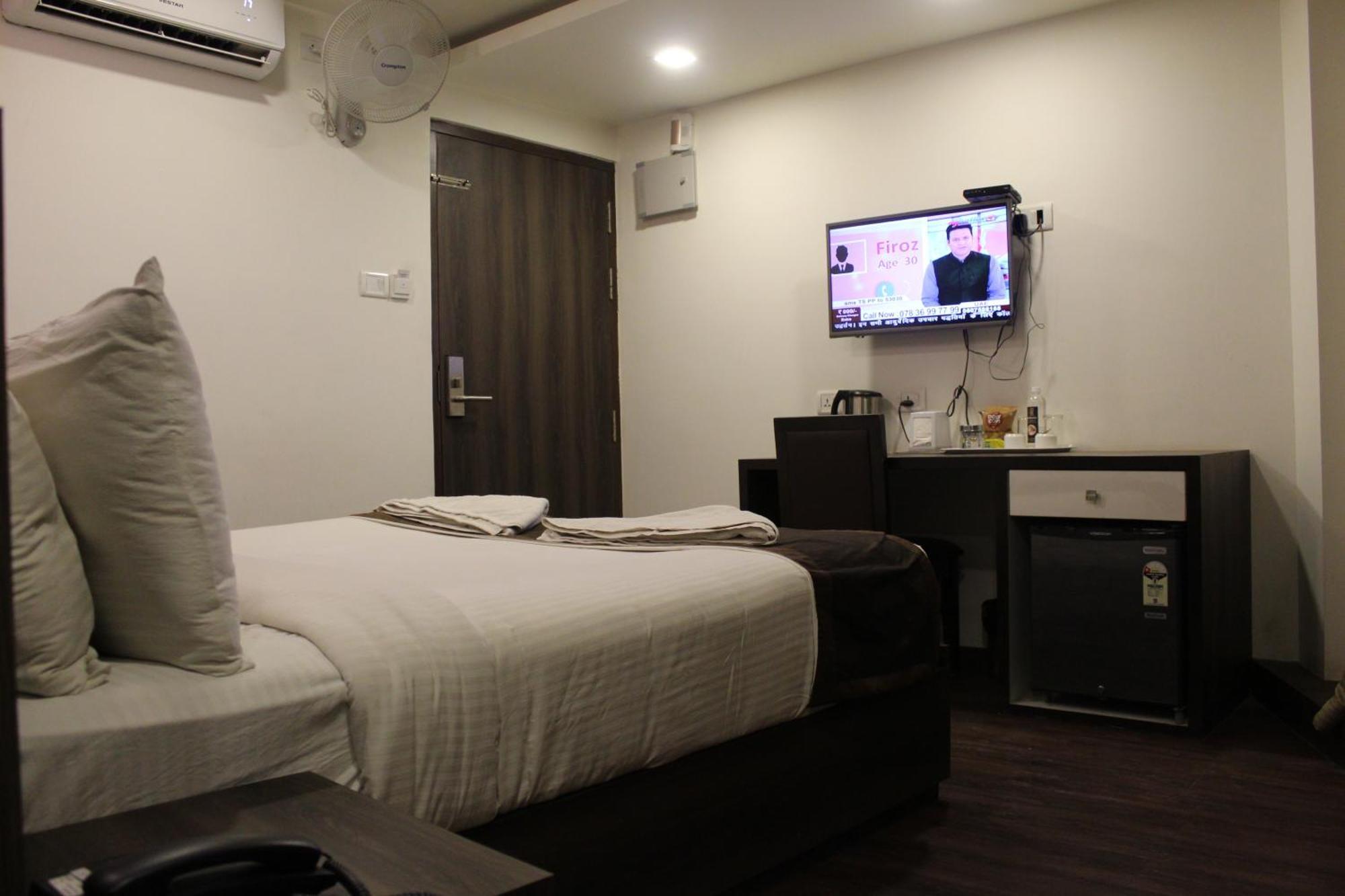 Hotel Royal Inn - Electronic City Bengaluru Zewnętrze zdjęcie